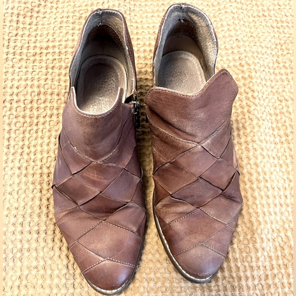 Seychelles woven leather bootie. - Picture 3 of 3